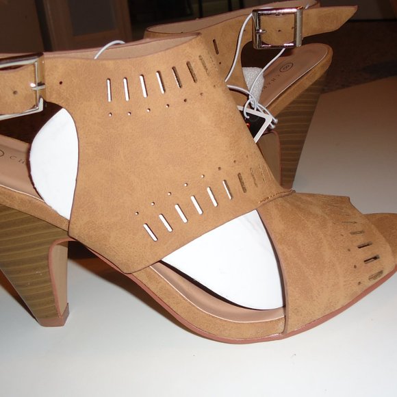 Vegan  Leather Booties NEW - Picture 14 of 15